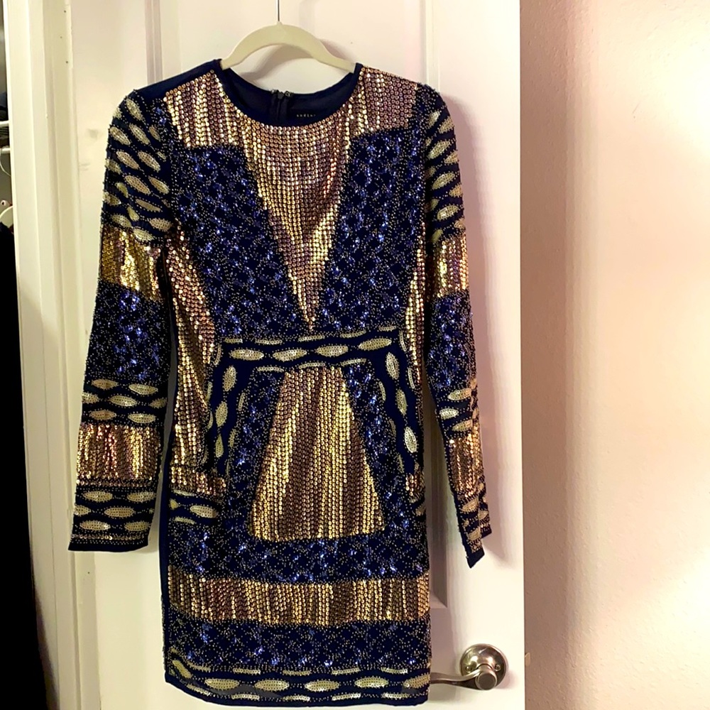 Gorgeous endless rose sequenced dress. Perfect for a night out.